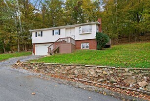 320 Diamond Ave in Morgantown, WV - Building Photo
