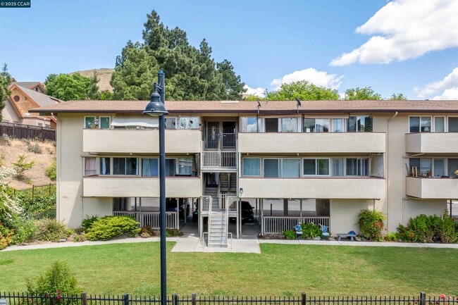 property at 2345 Paloma Ct