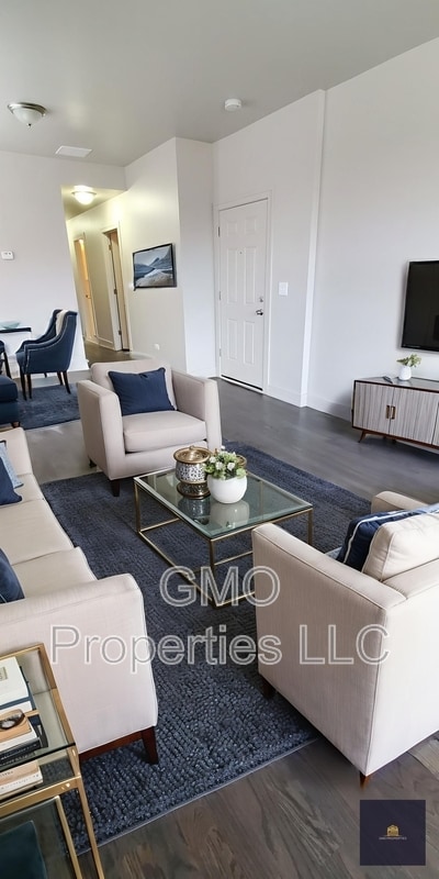 property at 822 S Karlov Ave