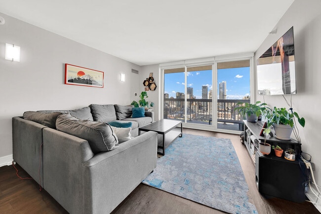 545 N Dearborn St, Unit 2011 in Chicago, IL - Building Photo - Building Photo