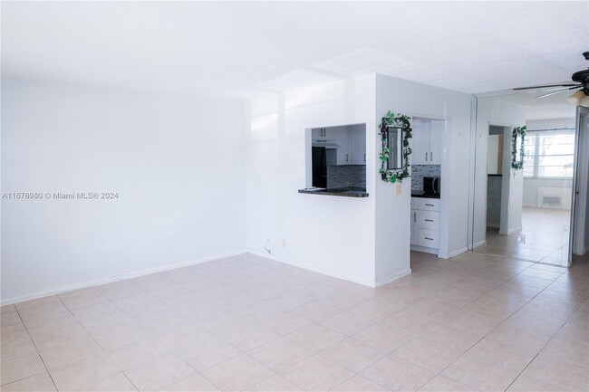 167 Newport Dr in Deerfield Beach, FL - Building Photo - Building Photo