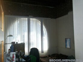 25 St Marys Ct in Brookline, MA - Building Photo