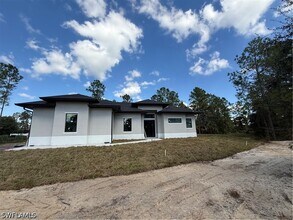 2863 52nd Ave NE in Naples, FL - Building Photo - Building Photo