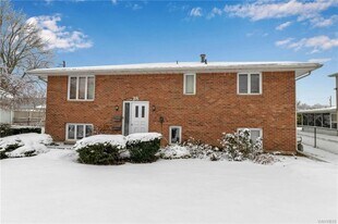 28 Mead St, Unit Lower Unit in North Tonawanda, NY - Building Photo