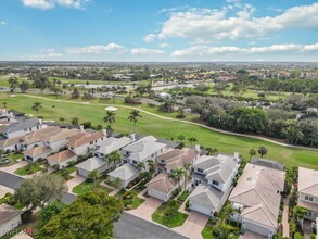 3868 Clipper Cove Dr in Naples, FL - Foto de edificio - Building Photo