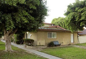 612 W Provential Dr in Anaheim, CA - Building Photo