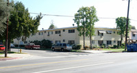 5860 Hazeltine Ave in Van Nuys, CA - Building Photo - Building Photo