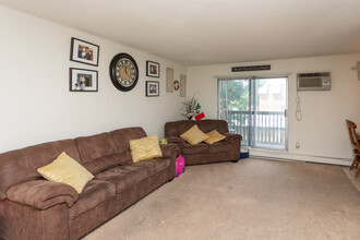 White Oaks Apartments in West St. Paul, MN - Building Photo - Interior Photo