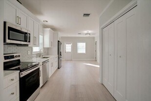 320 NW 6th Ave in Delray Beach, FL - Building Photo