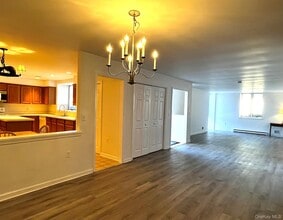 7 Carroll Blvd in Millbrook, NY - Building Photo - Building Photo