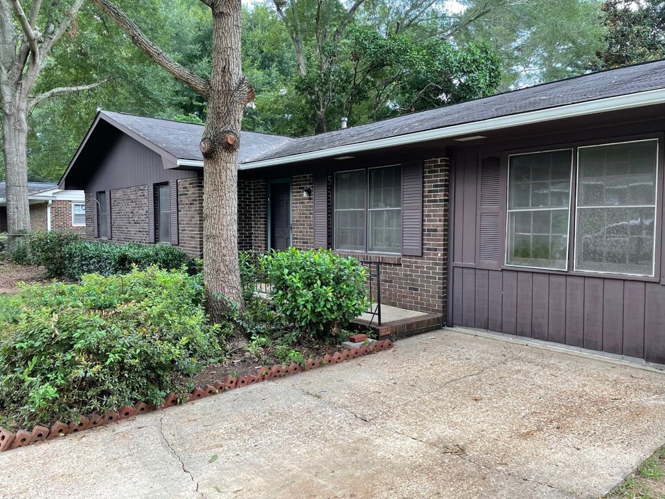 1100 Cumberland Dr in Auburn, AL - Building Photo