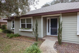 16 Mariners Ln in Mary Esther, FL - Building Photo - Building Photo