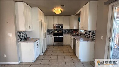 1340 Roosevelt Ave in Carteret, NJ - Building Photo - Building Photo
