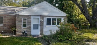 965 Walton - Studio in Pontiac, MI - Building Photo