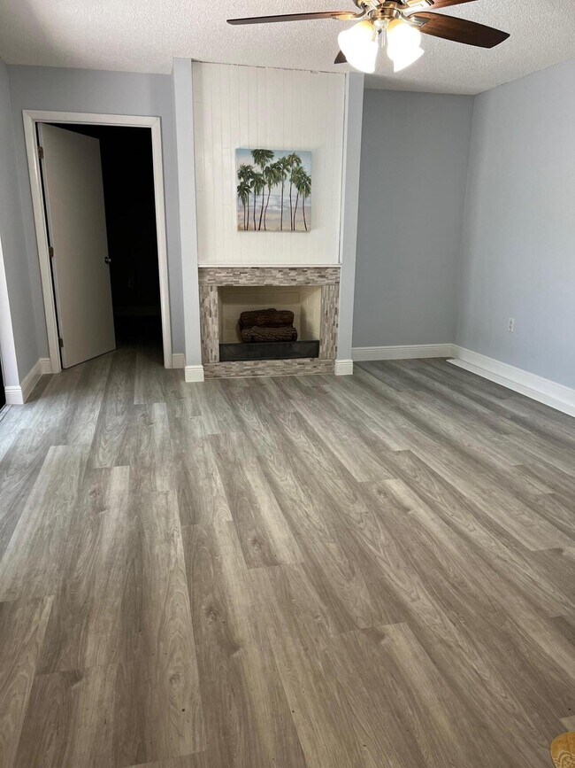 210 2nd Ln in Palm Beach Gardens, FL - Building Photo - Building Photo