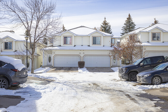 6540 Old Banff Coach Rd SW in Calgary, AB - Building Photo - Building Photo
