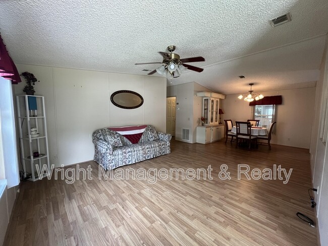 38202 Woodgate Ln in Zephyrhills, FL - Building Photo - Building Photo