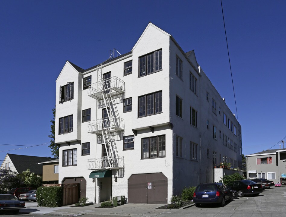 3909 Shafter Ave in Oakland, CA - Building Photo