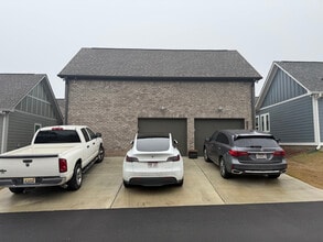 1725 Coburn St in Hoover, AL - Foto de edificio - Building Photo