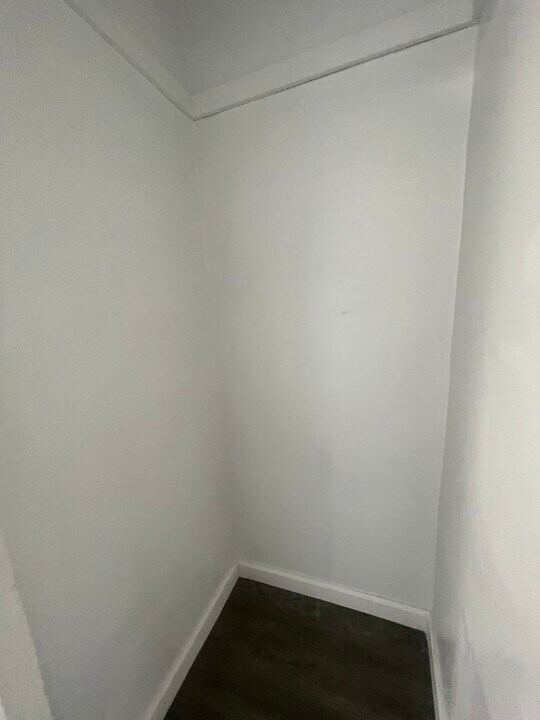 32-35 61st St, Unit 2F in Queens, NY - Foto de edificio