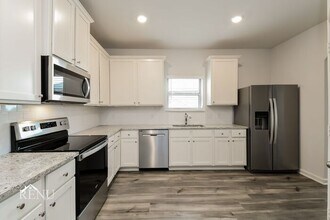 1100 Wheatfield Ln in Crowley, TX - Building Photo - Building Photo