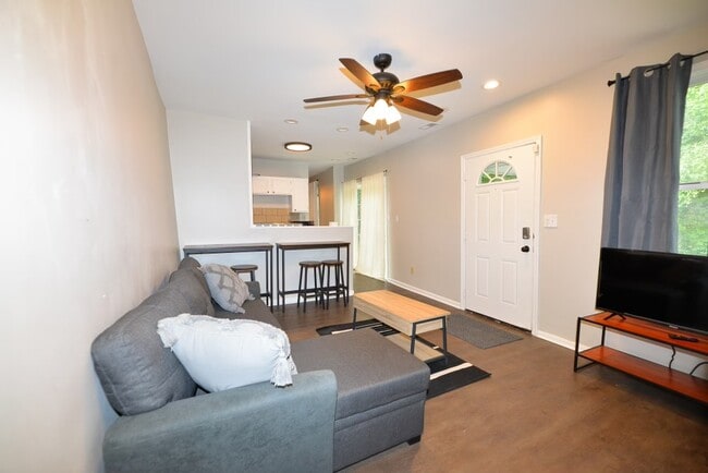 property at 912 Charlotte St