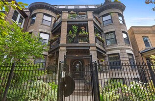 5219 N Winthrop Ave in Chicago, IL - Building Photo