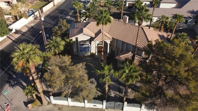 property at 3222 E Viking Rd