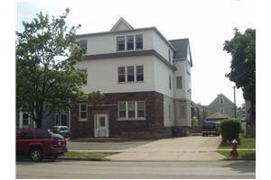 738 Niagara St in Buffalo, NY - Building Photo