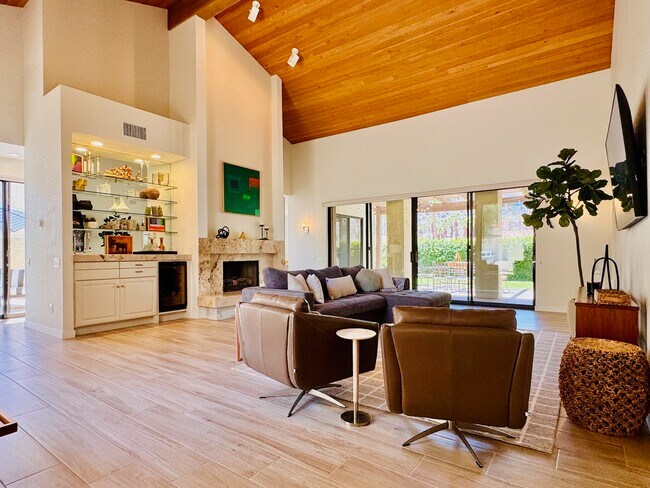 49435 Ave Club La Quinta in La Quinta, CA - Foto de edificio - Building Photo