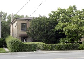 427 Lawrence Ave W in Toronto, ON - Building Photo