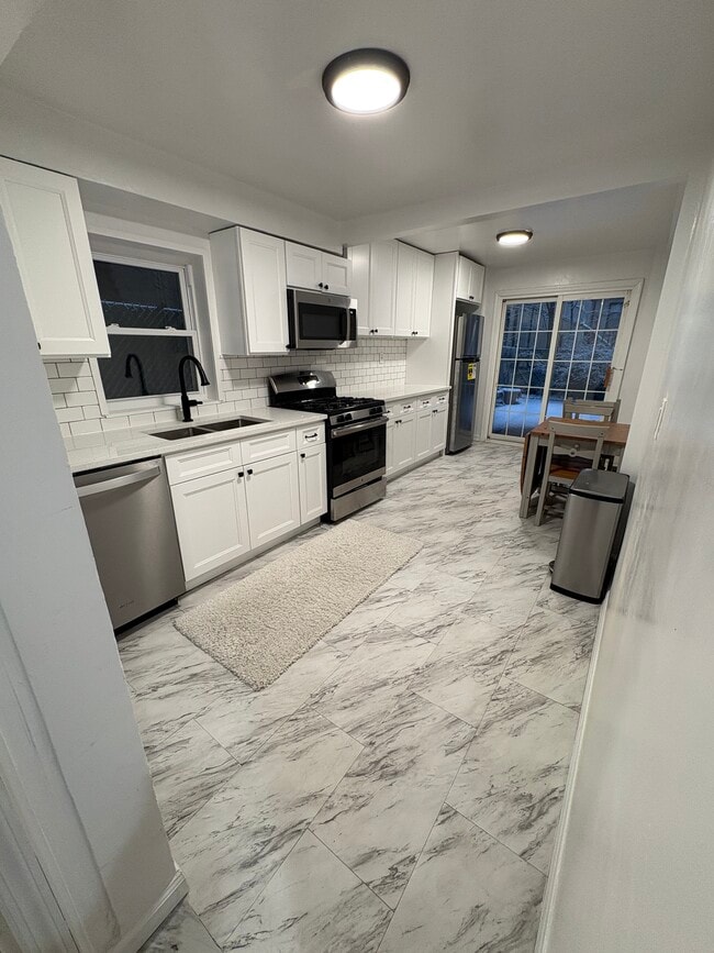 10815 63rd Rd in Forest Hills, NY - Building Photo - Building Photo