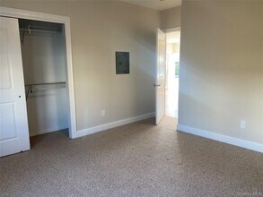 594 W Montauk Hwy in Lindenhurst, NY - Building Photo - Building Photo