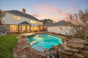 5007 Cambridge St in Sugar Land, TX - Building Photo