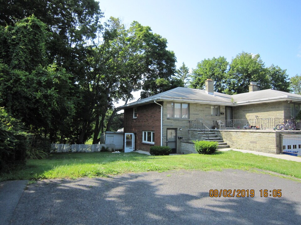 22 Winnie St in Albany, NY - Building Photo