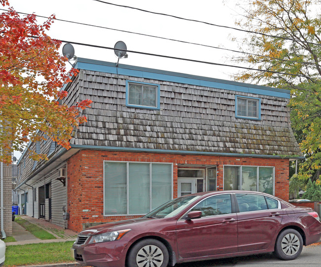 51 Main St in St Catharines, ON - Building Photo - Building Photo