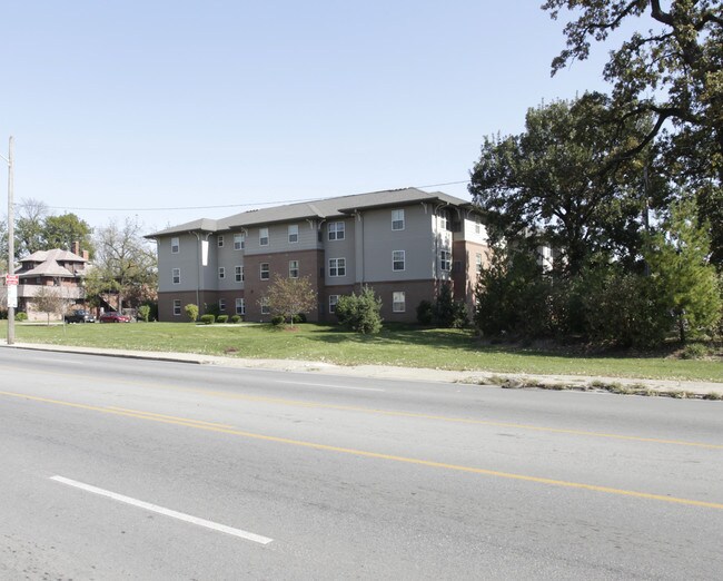 Apartments of River Trace in Des Moines, IA - Building Photo - Building Photo