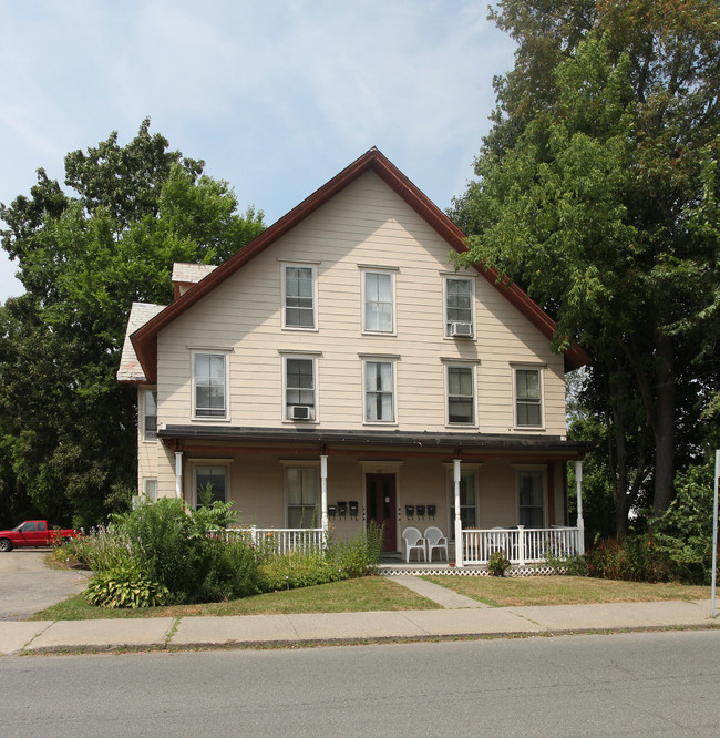 114 School St in Greenfield, MA - Building Photo - Building Photo