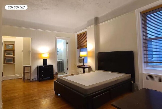 26 E 63rd St in New York, NY - Building Photo - Building Photo