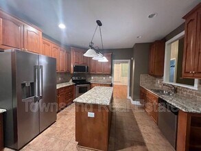 305 W Summerchase Dr in Fayetteville, NC - Building Photo - Building Photo