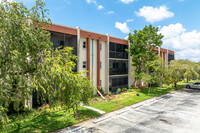 Lakeside Village in Lakeland, FL - Building Photo - Building Photo