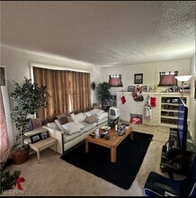 8827 Park Heights Ave in Garfield Heights, OH - Foto de edificio - Building Photo