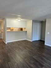 16936 SE Powell Blvd in Portland, OR - Building Photo - Building Photo