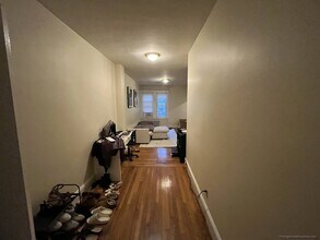 1140 River St, Unit 2R in Boston, MA - Foto de edificio - Building Photo