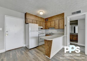 1040 Sandtown Rd SW in Marietta, GA - Building Photo