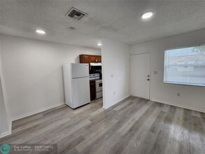 2466 Lincoln St in Hollywood, FL - Building Photo - Building Photo