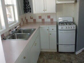 759 Veto St NW, Unit #2 in Grand Rapids, MI - Foto de edificio - Building Photo