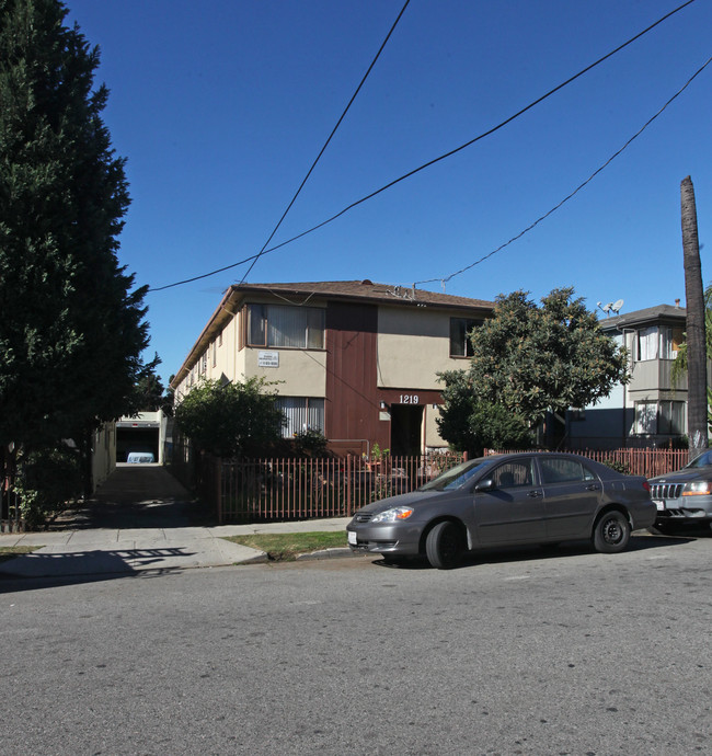 1219 N New Hampshire Ave in Los Angeles, CA - Foto de edificio - Building Photo