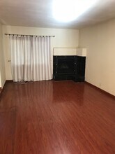 17440 Vanowen St in Los Angeles, CA - Building Photo - Building Photo