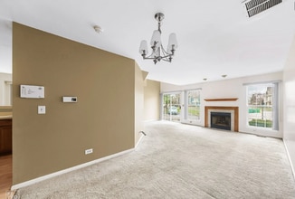 632 Stone Brook Ct in Elk Grove Village, IL - Foto de edificio - Building Photo